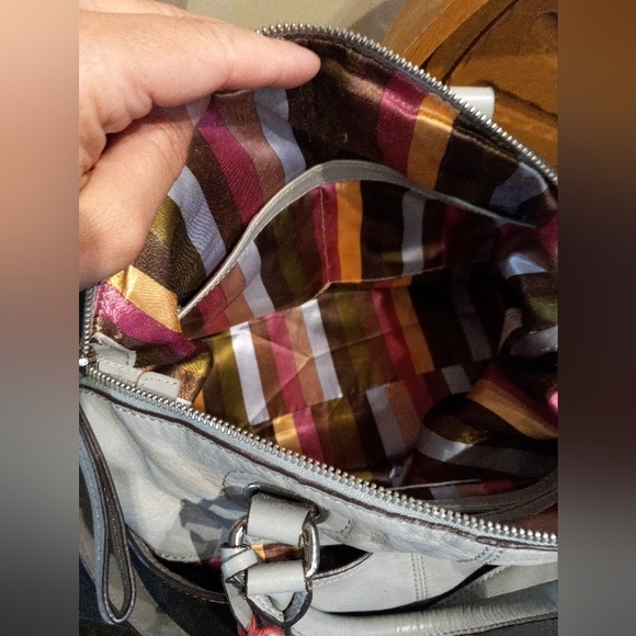 Tignanello Gray Shoulder Bag with Stripped Lining - Picture 5 of 6